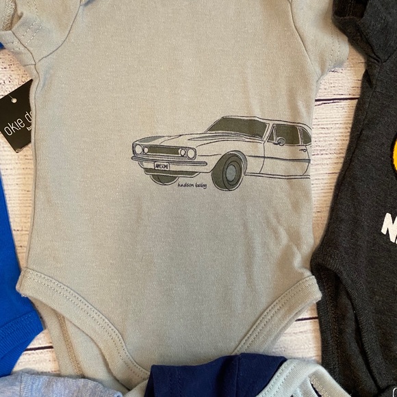 5 onesies - Picture 3 of 12